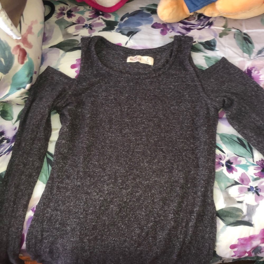 Grey Shirt with cuts on the shoulder